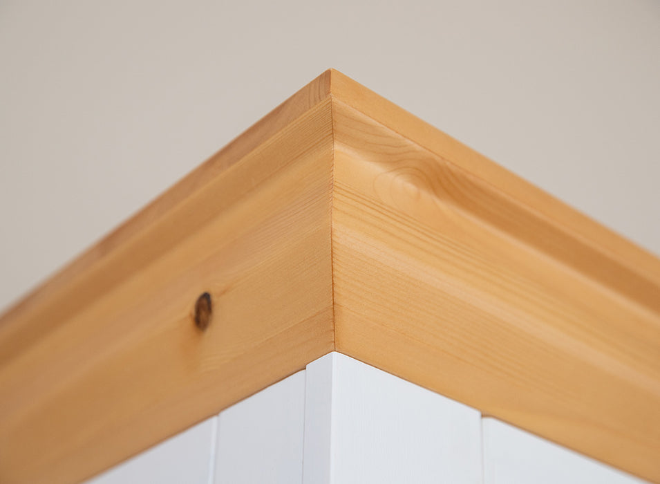 Schmale Vitrine aus Massivholz | Wohnzimmerschrank Marone Elite mit zwei Schubladen
