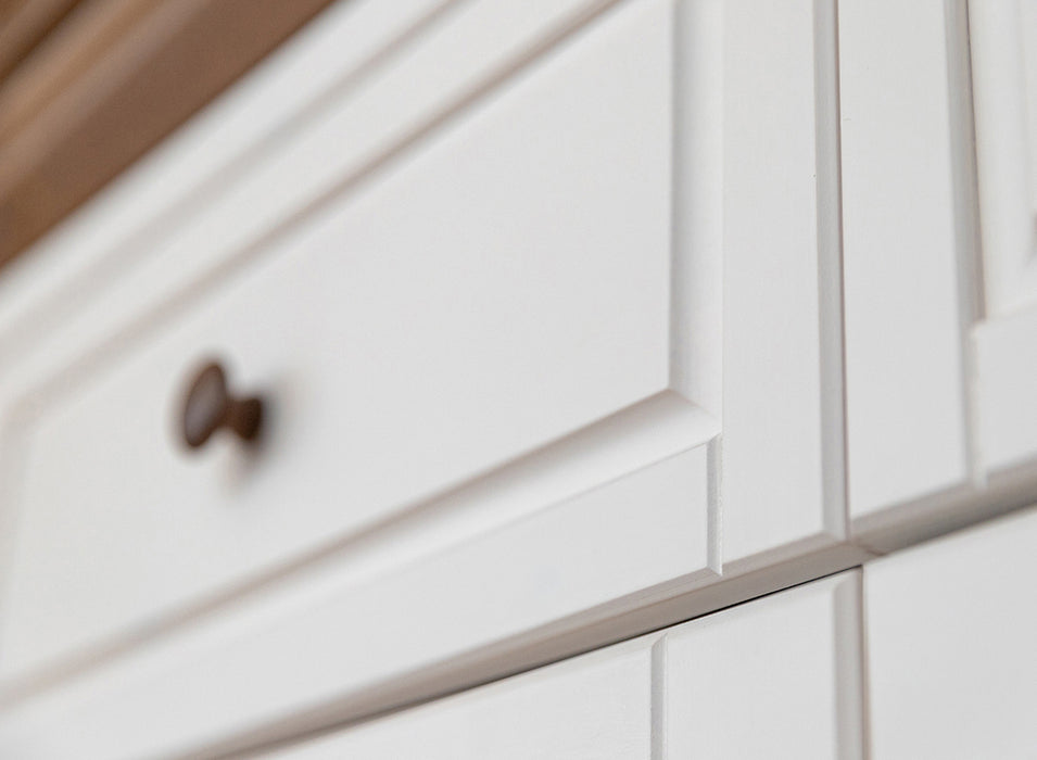 Kleines Sideboard aus Massivholz | Dreitürige Wohnzimmerkommode Marone Elite Tabacco mit drei Schubladen