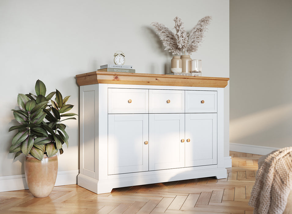 Kleines Sideboard aus Massivholz | Dreitürige Wohnzimmerkommode Marone Elite mit drei Schubladen