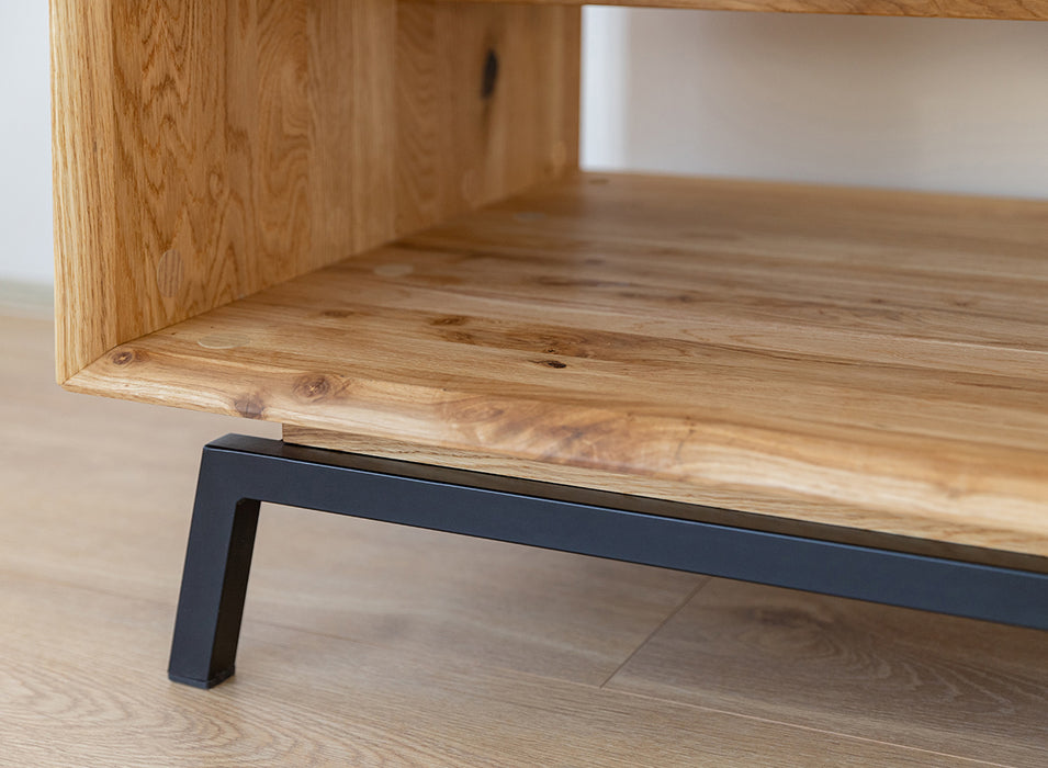Industrial Couchtisch aus massiver Eiche | Beistelltisch Modern Loft