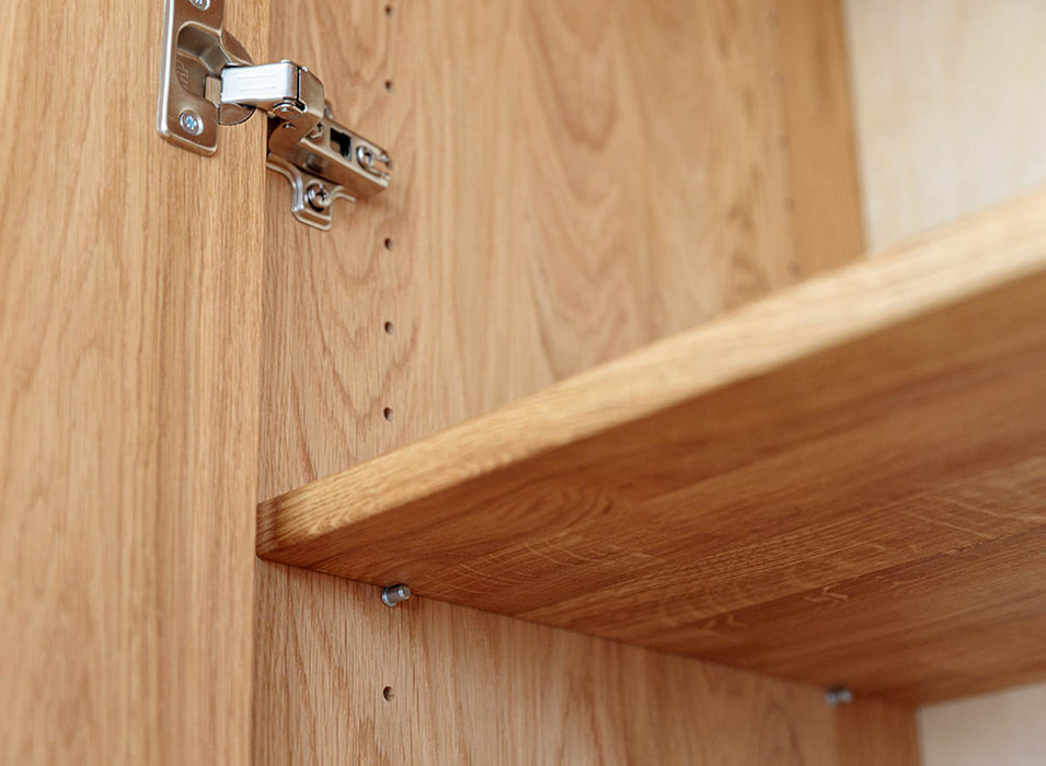 Minimalistischer Kleiderschrank aus geölter Wildeiche | Großer Skandi Schrank Simona mit Tip-On Öffnung
