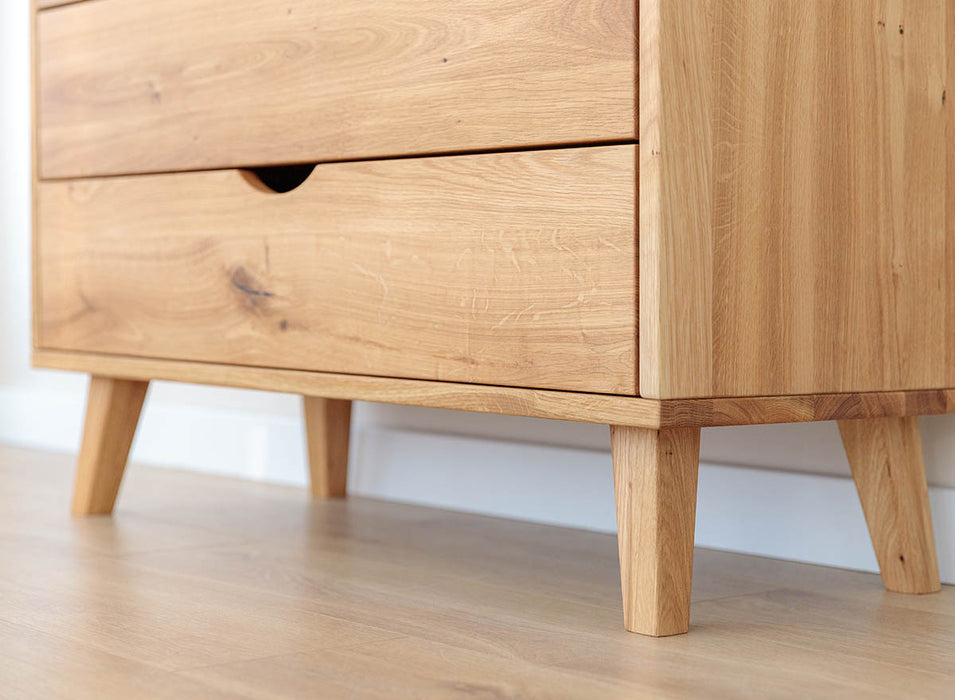 Minimalistischer Kleiderschrank aus geölter Wildeiche | Großer Skandi Schrank Simona mit Tip-On Öffnung