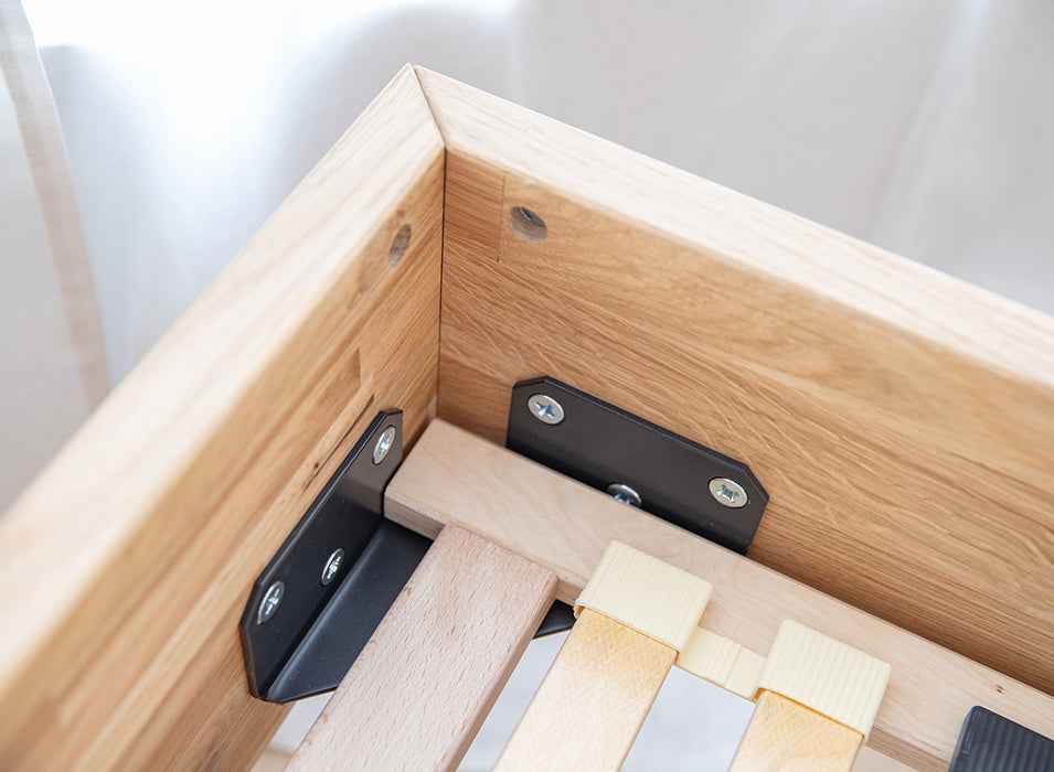 Modernes Bett aus massiver Eiche | Doppelbett Toretta