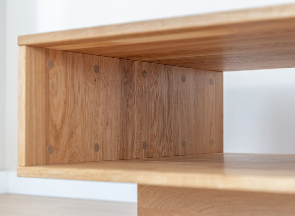 Couchtisch Collodi aus massiver Eiche mit Schublade