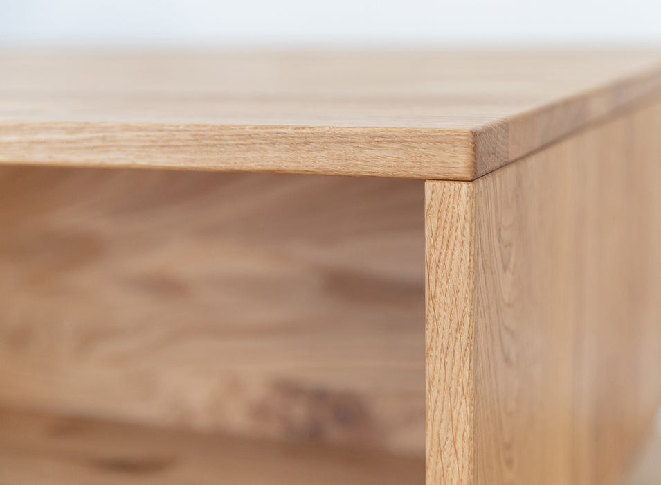 Couchtisch Collodi aus massiver Eiche mit Schublade