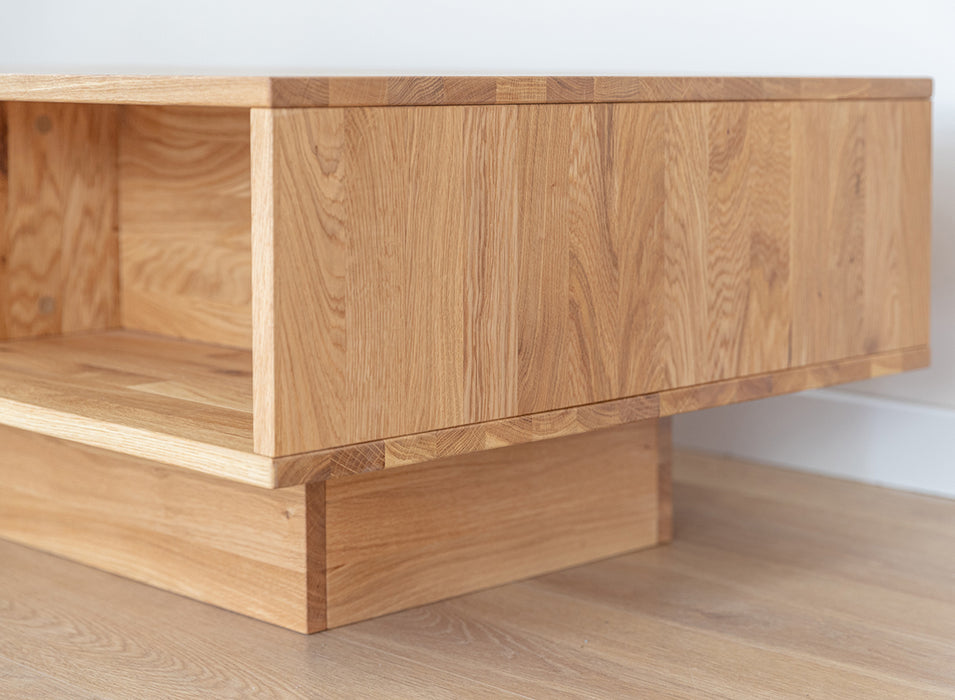 Couchtisch Collodi aus massiver Eiche mit Schublade