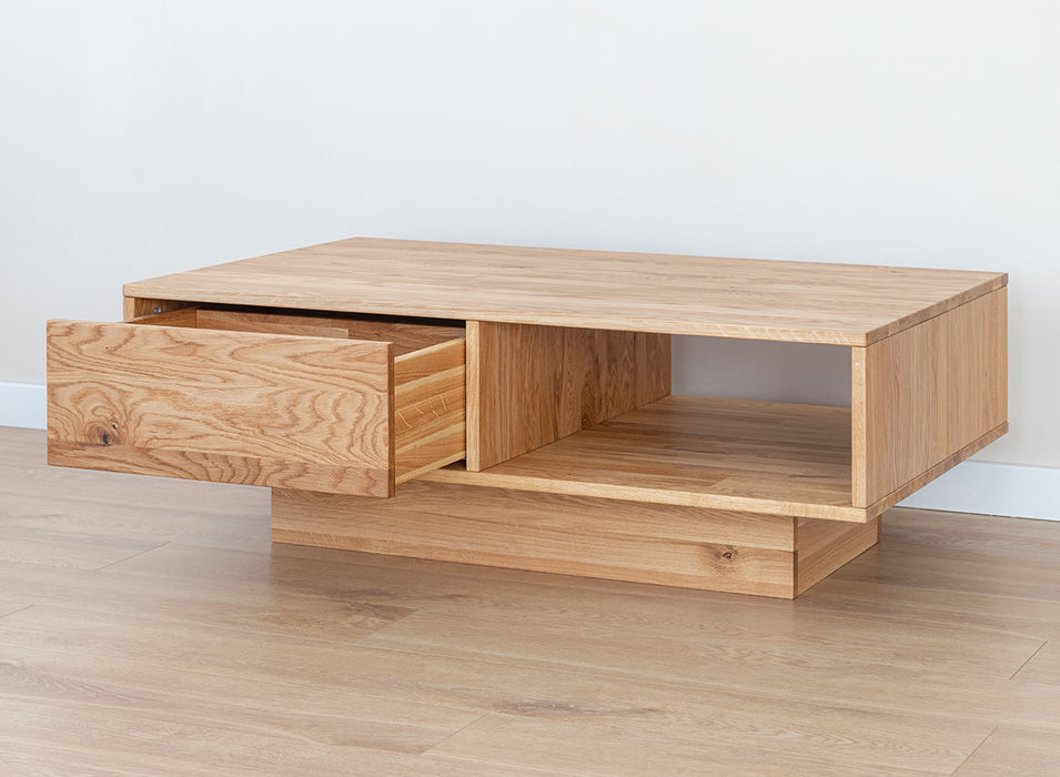 Couchtisch Collodi aus massiver Eiche mit Schublade