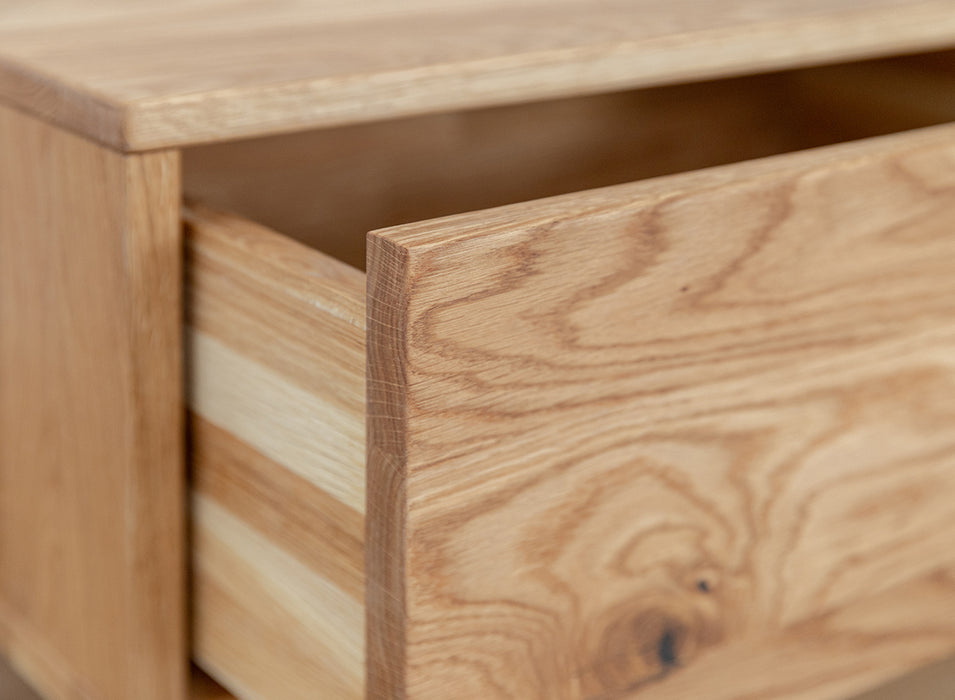 Couchtisch Collodi aus massiver Eiche mit Schublade