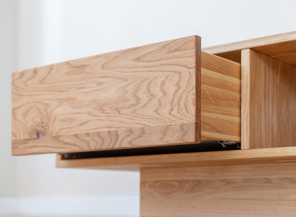 Couchtisch Collodi aus massiver Eiche mit Schublade