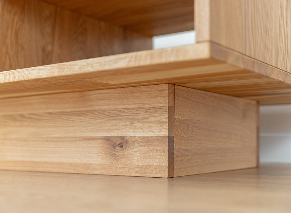 Couchtisch Collodi aus massiver Eiche mit Schublade