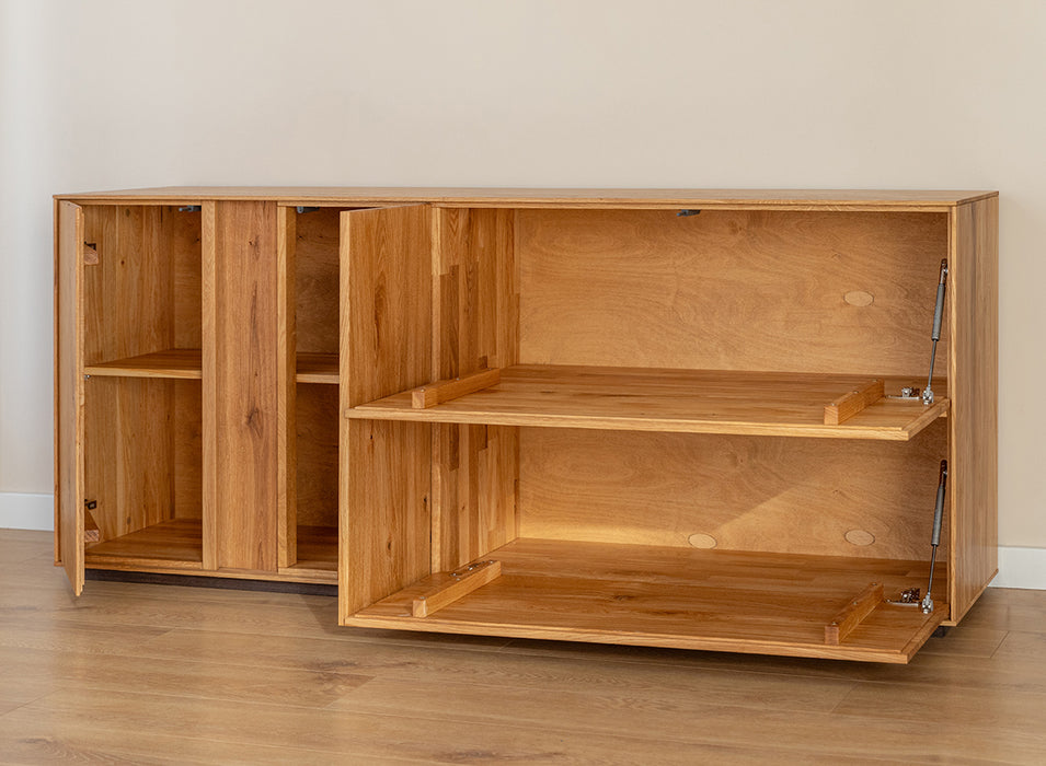 Beleuchtetes Sideboard Collodi aus massiver Eiche mit grober Holzstruktur