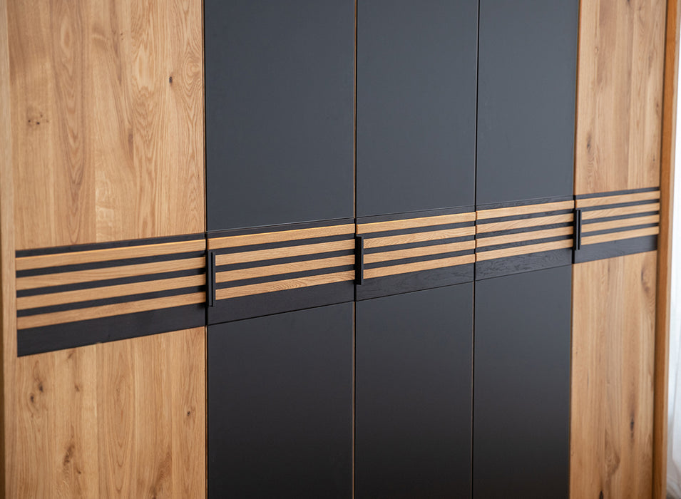 Moderner Kleiderschrank aus massiver Eiche | Beleuchteter Schrank Ravello 5 mit Glastür