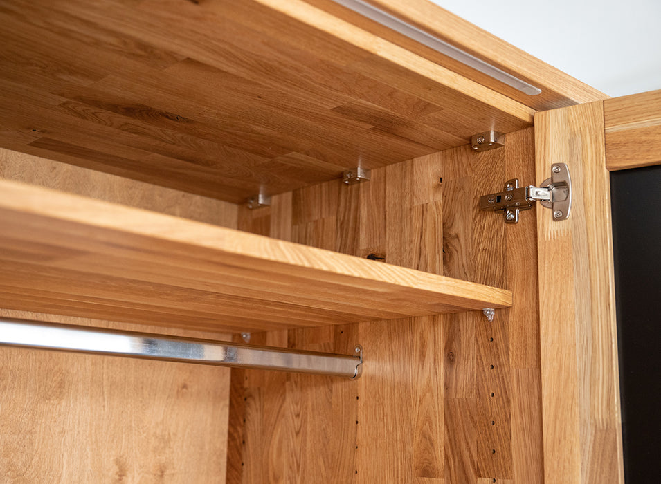 Moderner Kleiderschrank aus massiver Eiche | Beleuchteter Schrank Ravello 2