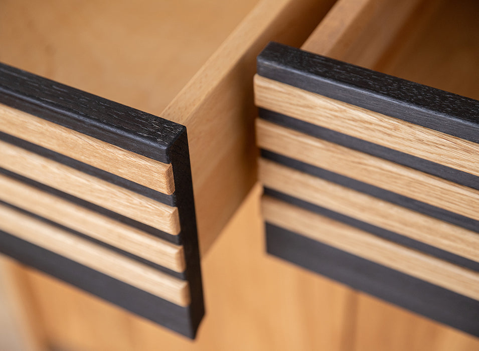Modernes Sideboard aus massiver Eiche | Dreitürige Kommode Ravello mit zwei Schubladen