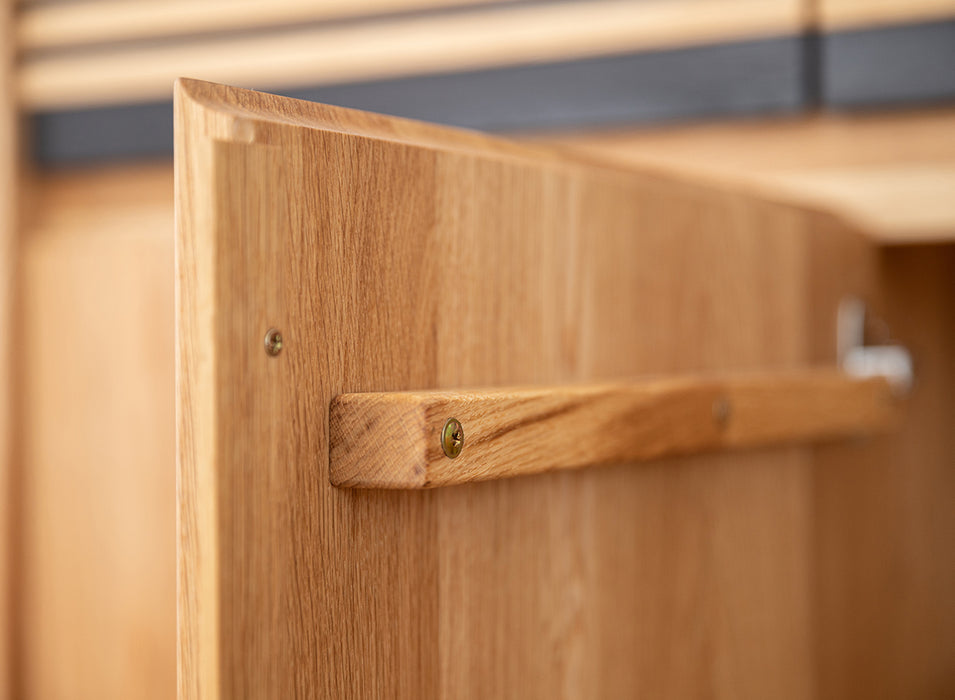 Modernes Sideboard aus massiver Eiche | Dreitürige Kommode Ravello mit zwei Schubladen