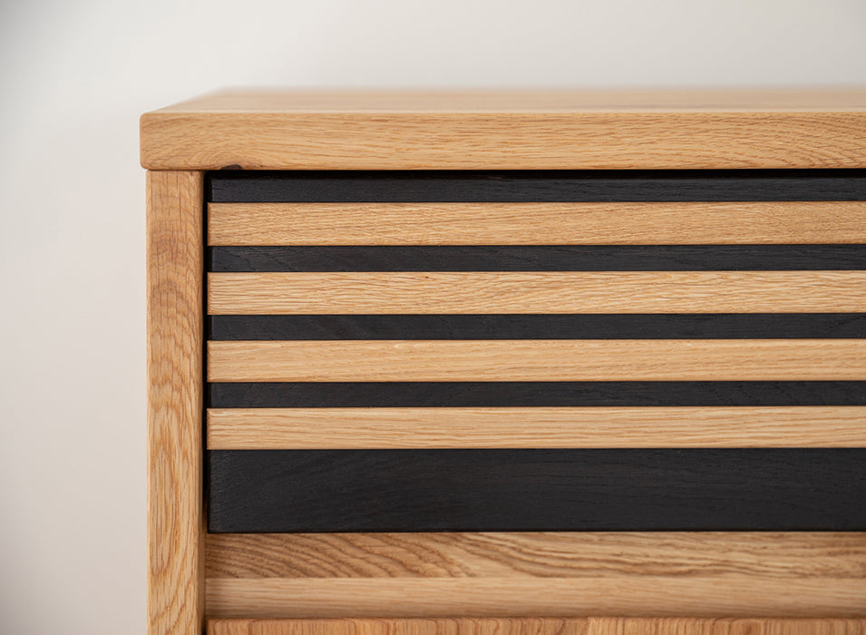 Modernes Sideboard aus massiver Eiche | Dreitürige Kommode Ravello mit zwei Schubladen