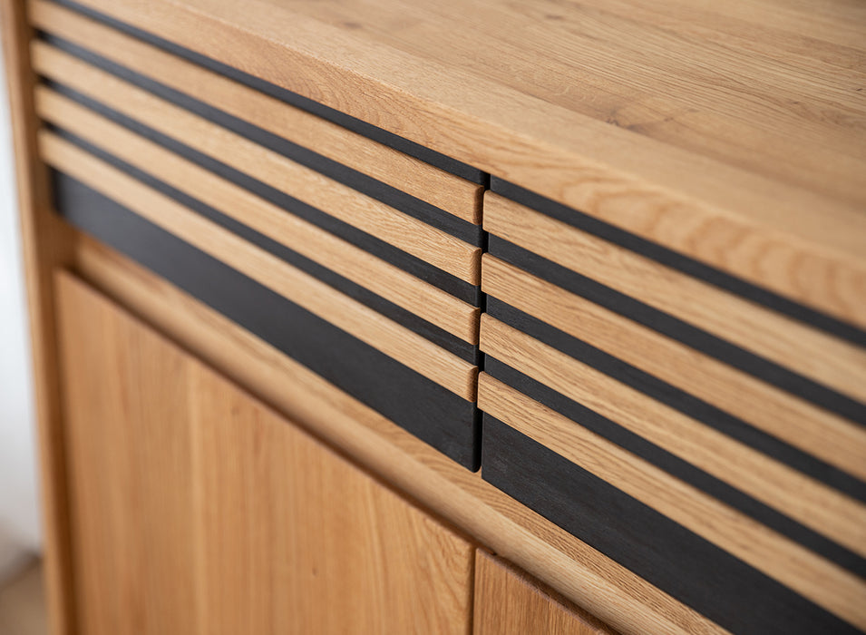 Modernes Sideboard aus massiver Eiche | Dreitürige Kommode Ravello mit zwei Schubladen