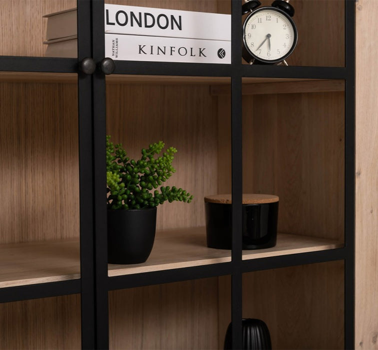 Industrial Vitrine aus massiver Eiche mit 4 Türen