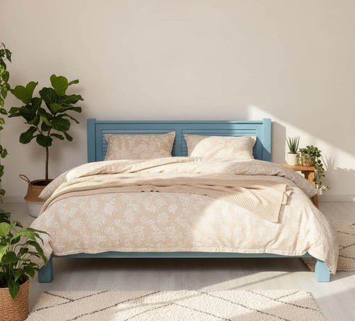 Landhausbett-Massivholz-Lamellen-kopfteil-verschiedene-Farben-boho-pflanzen