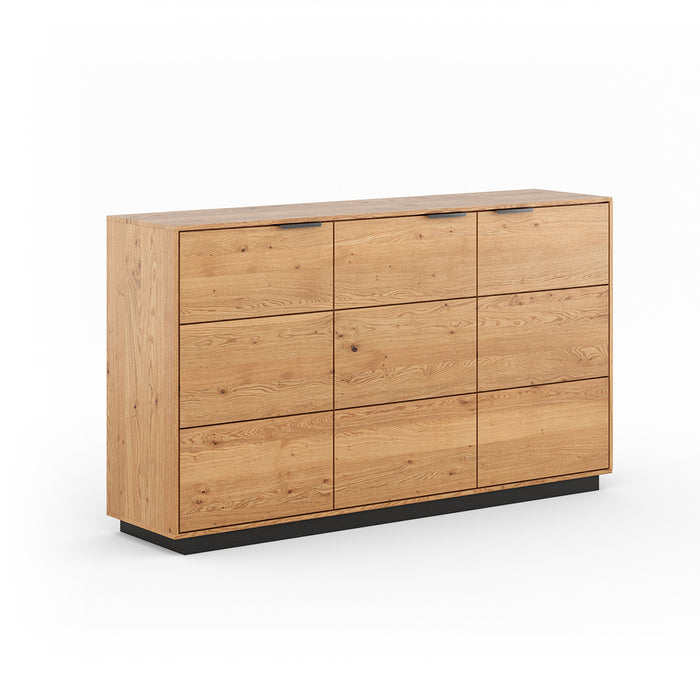 Beleuchtetes Sideboard aus massiver Eiche | Kommode Tirano I mit Rückwand in grober Holzstruktur