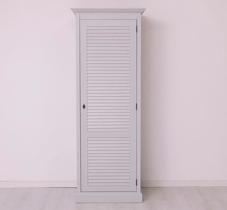 Abschließbarer Kleiderschrank aus Massivholz mit Lamellentür