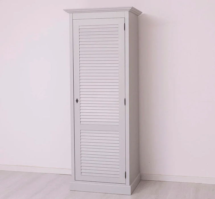 Abschließbarer Kleiderschrank aus Massivholz mit Lamellentür