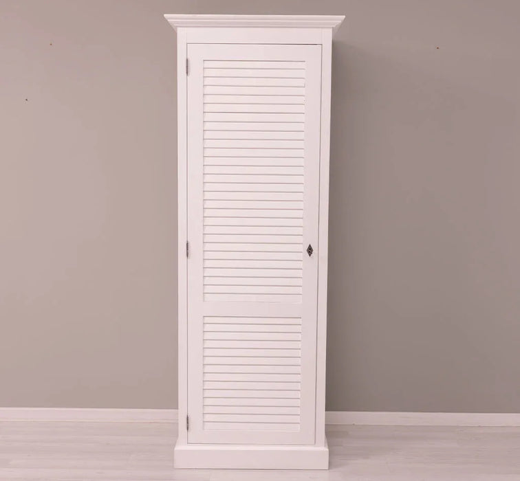 Abschließbarer Kleiderschrank aus Massivholz mit Lamellentür