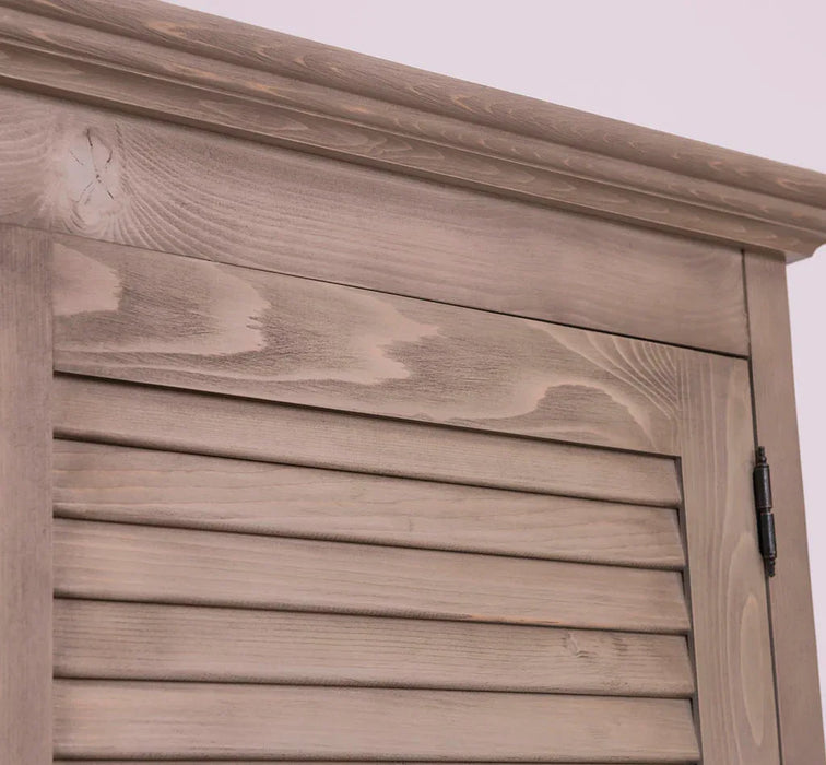 Abschließbarer Kleiderschrank aus Massivholz mit Lamellentür