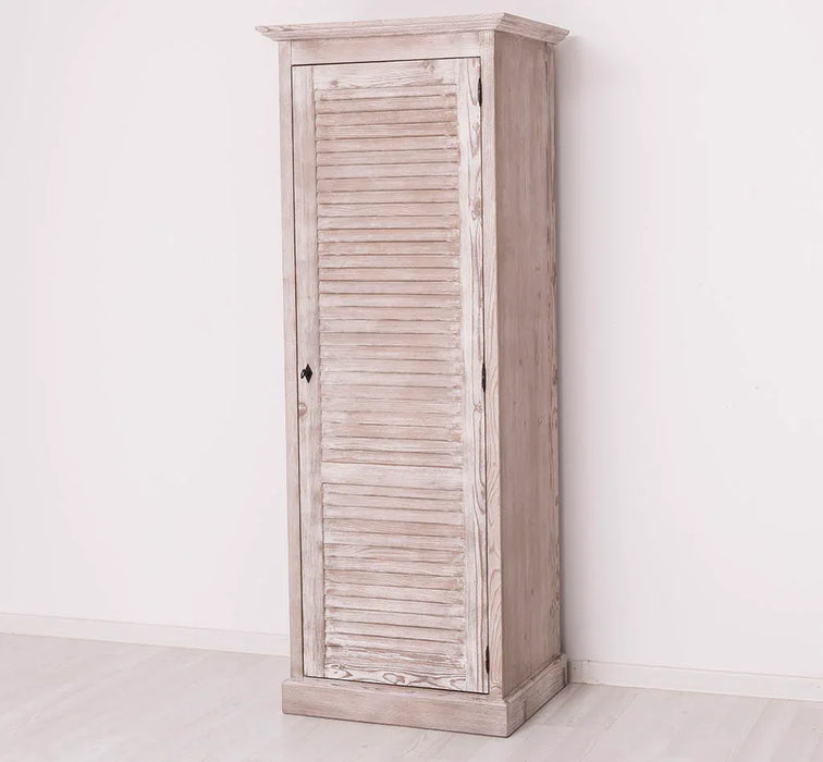 Abschließbarer Kleiderschrank aus Massivholz mit Lamellentür