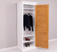 Abschließbarer Kleiderschrank aus Massivholz mit Lamellentür