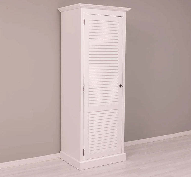 Abschließbarer Kleiderschrank aus Massivholz mit Lamellentür