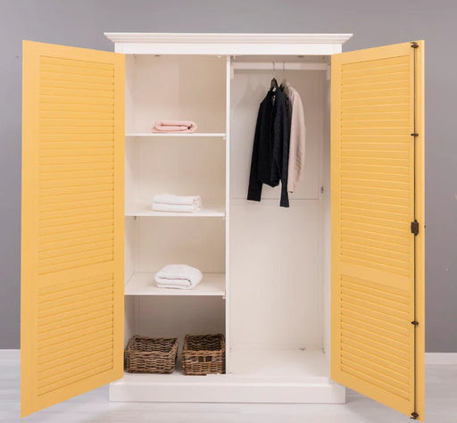 Abschließbarer Kleiderschrank aus Massivholz mit Lamellentüren | 2-Türer