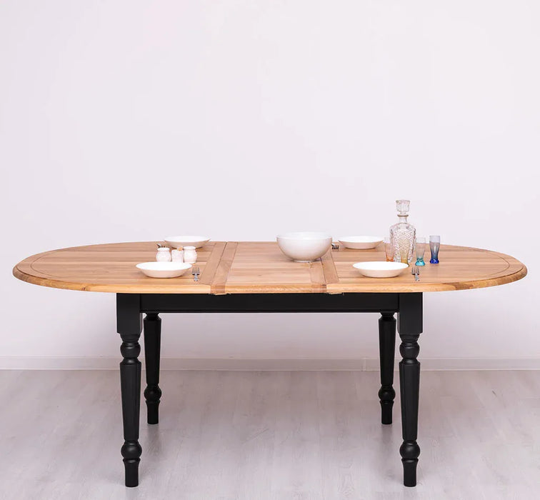 Ausziehbarer Esstisch oval aus Massivholz in verschiedenen Größen