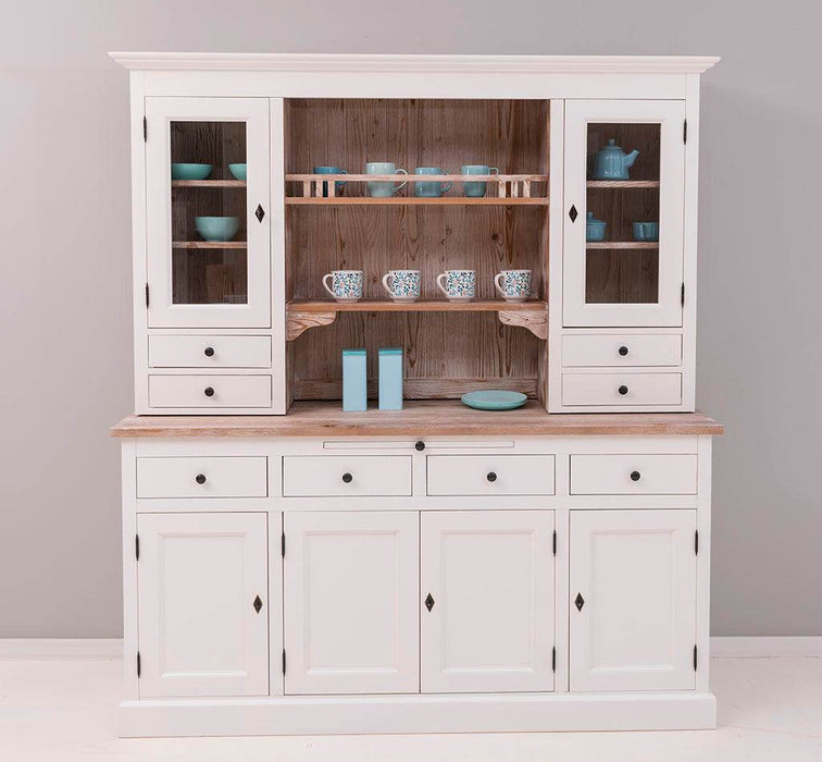 Breiter Buffetschrank aus Massivholz im Landhausstil -