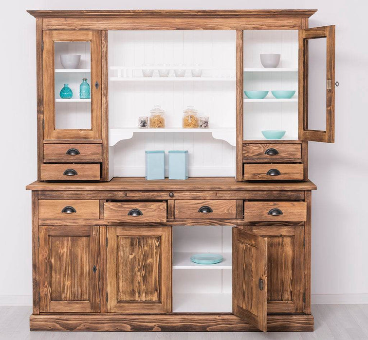 Breiter Buffetschrank aus Massivholz im Landhausstil -
