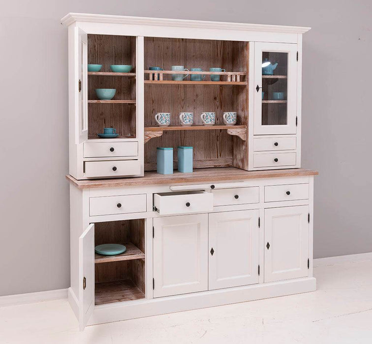 Breiter Buffetschrank aus Massivholz im Landhausstil -