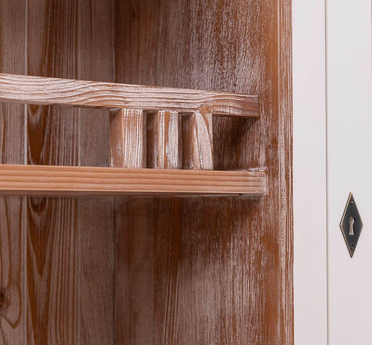 Breiter Buffetschrank aus Massivholz im Landhausstil -