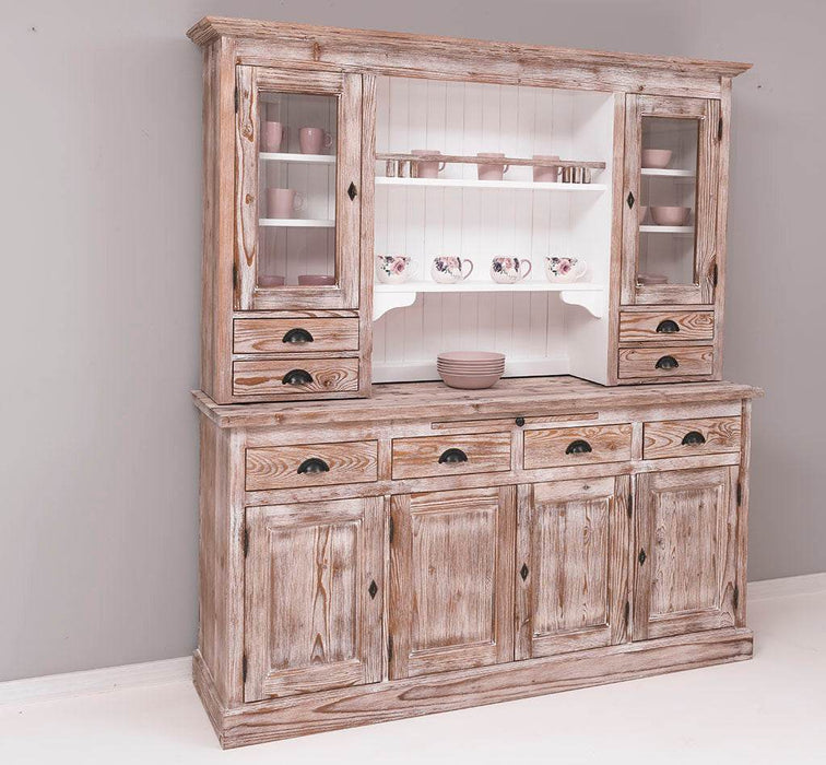 Breiter Buffetschrank aus Massivholz im Landhausstil -