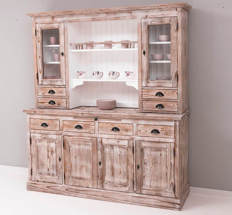Breiter Buffetschrank aus Massivholz im Landhausstil -