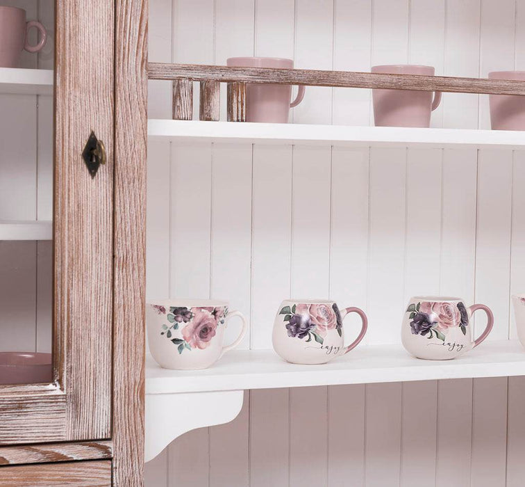 Breiter Buffetschrank aus Massivholz im Landhausstil -