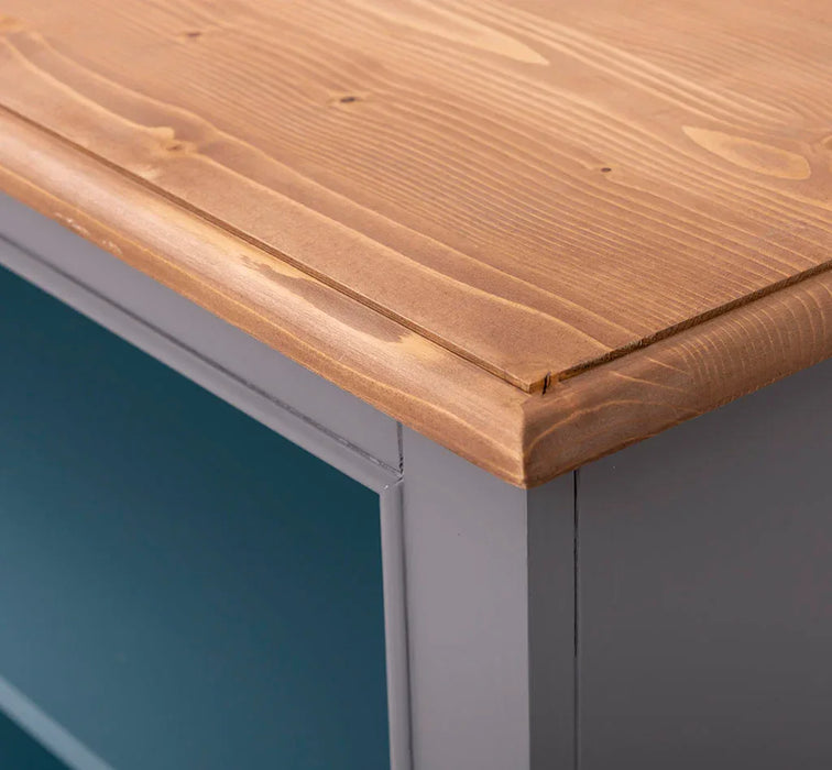 Bücherregal aus Massivholz im Landhausstil in verschiedenen Farben