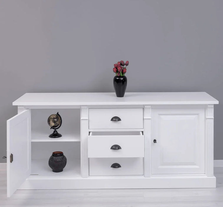 Dreitüriges Sideboard aus Massivholz im Landhausstil mit Ornamenten