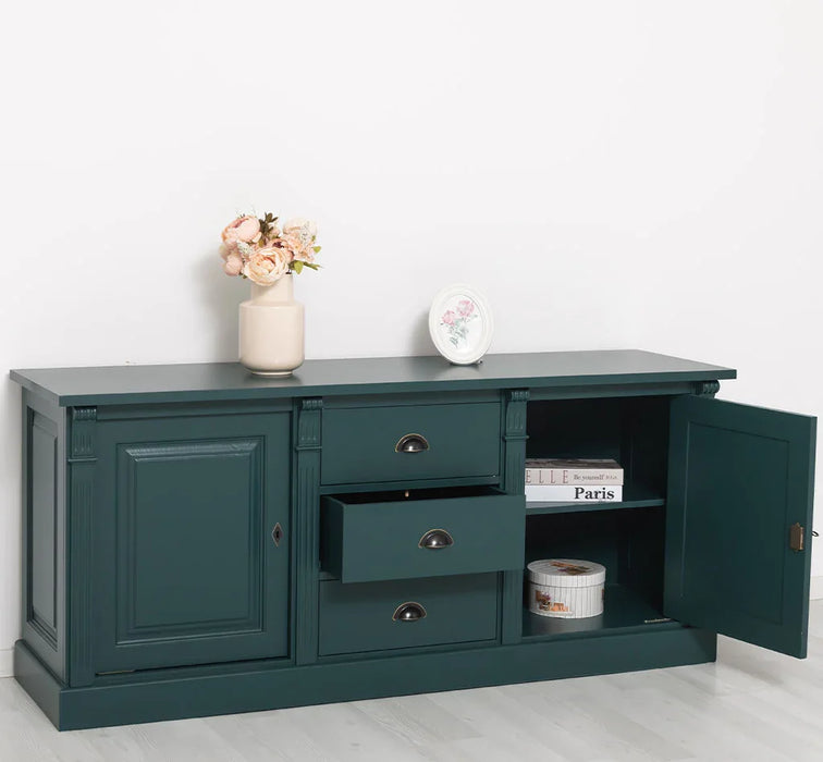 Dreitüriges Sideboard aus Massivholz im Landhausstil mit Ornamenten
