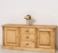 Dreitüriges Sideboard aus Massivholz im Landhausstil mit Ornamenten