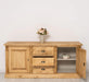 Dreitüriges Sideboard aus Massivholz im Landhausstil mit Ornamenten