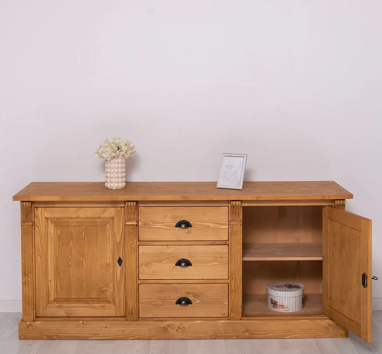 Dreitüriges Sideboard aus Massivholz im Landhausstil mit Ornamenten