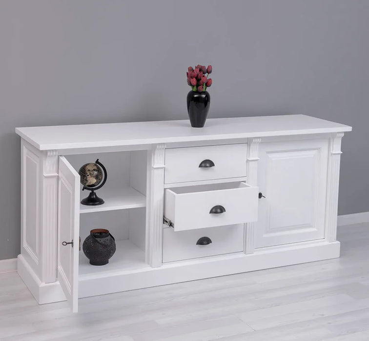 Dreitüriges Sideboard aus Massivholz im Landhausstil mit Ornamenten