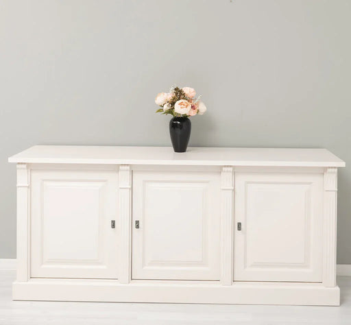 Dreitüriges Sideboard aus Massivholz mit Ornamenten