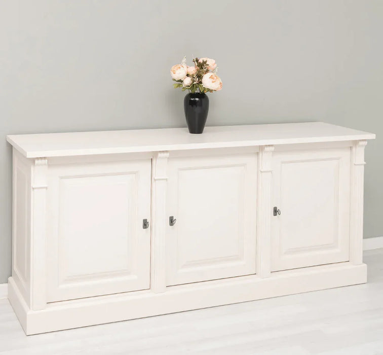 Dreitüriges Sideboard aus Massivholz mit Ornamenten