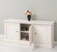 Dreitüriges Sideboard aus Massivholz mit Ornamenten